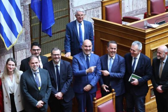 Βουλή: Ψηφίστηκε κατά πλειοψηφία η συμφωνία με Chevron - «Ναι» από ΝΔ, ΠΑΣΟΚ, «παρών» από Ελληνική Λύση